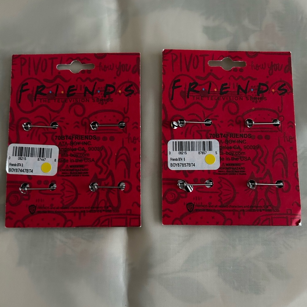 FRIENDS Button Pin Set - Picture 2 of 3